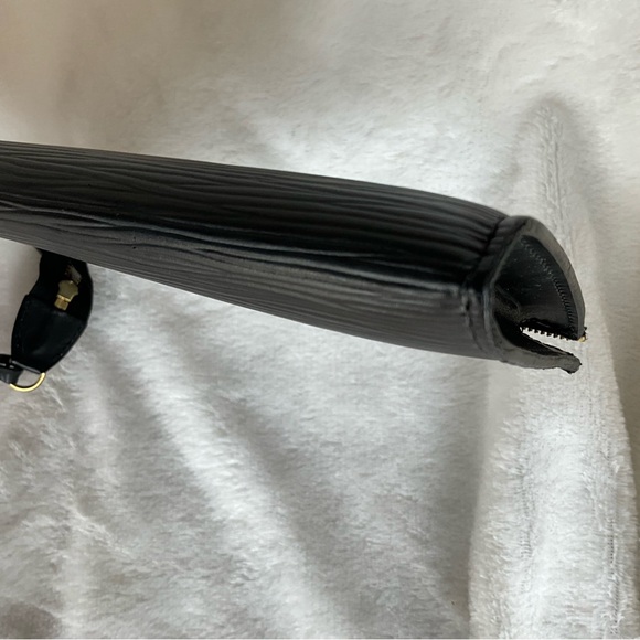 Louis Vuitton Black Epi Pochette Accessories - Picture 11 of 16